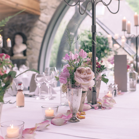 Tischdekoratiopn für die Hochzeit